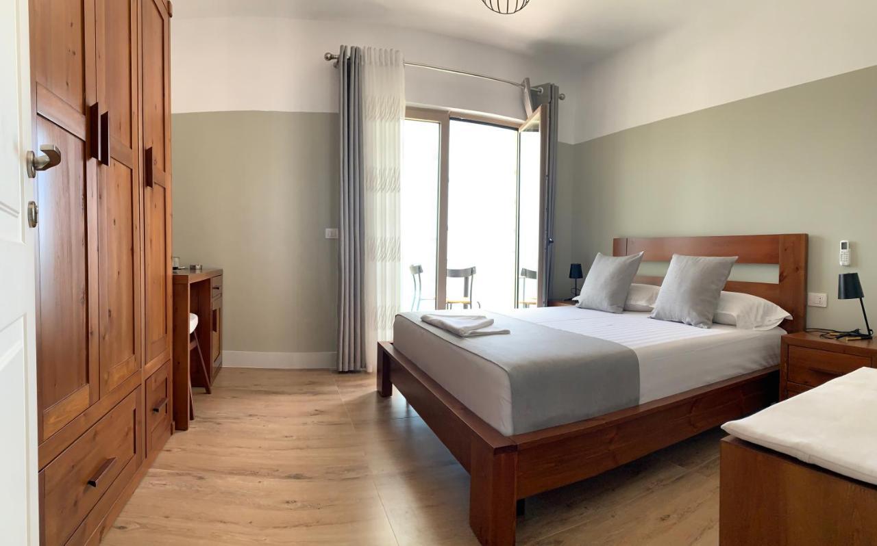 Vila 8 Hotel Himare Buitenkant foto
