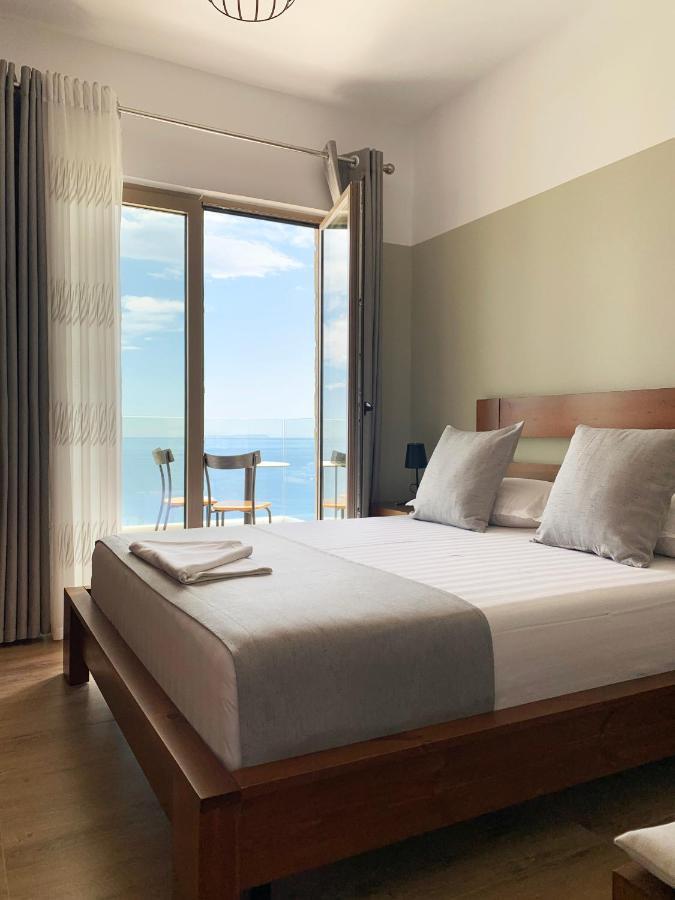 Vila 8 Hotel Himare Buitenkant foto