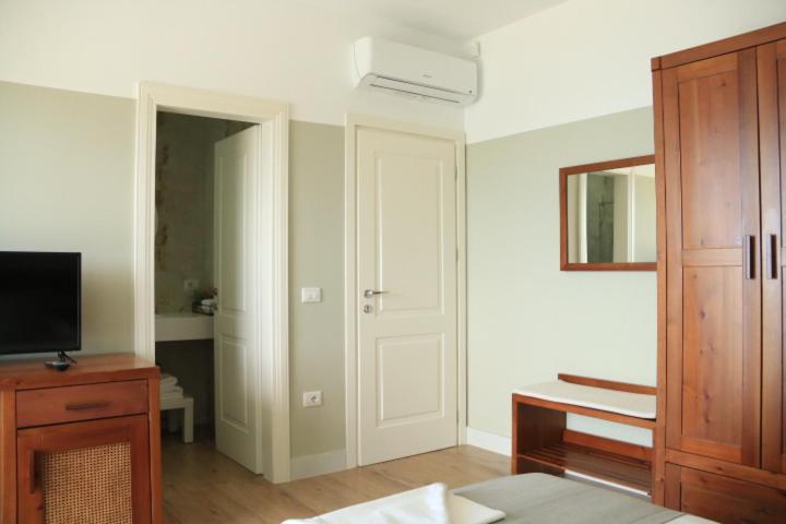 Vila 8 Hotel Himare Buitenkant foto