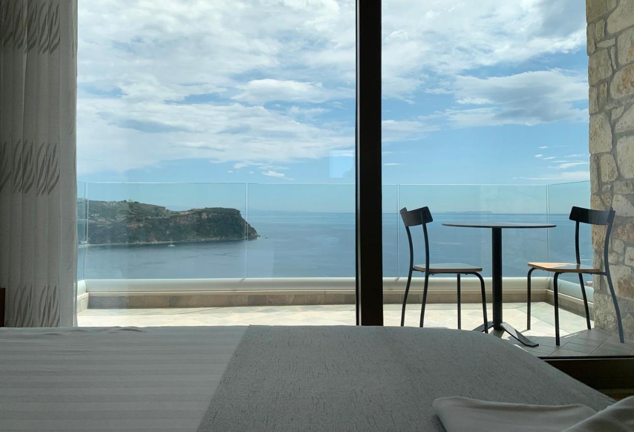 Vila 8 Hotel Himare Buitenkant foto