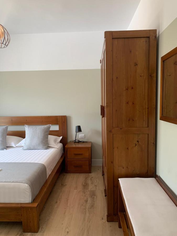 Vila 8 Hotel Himare Buitenkant foto